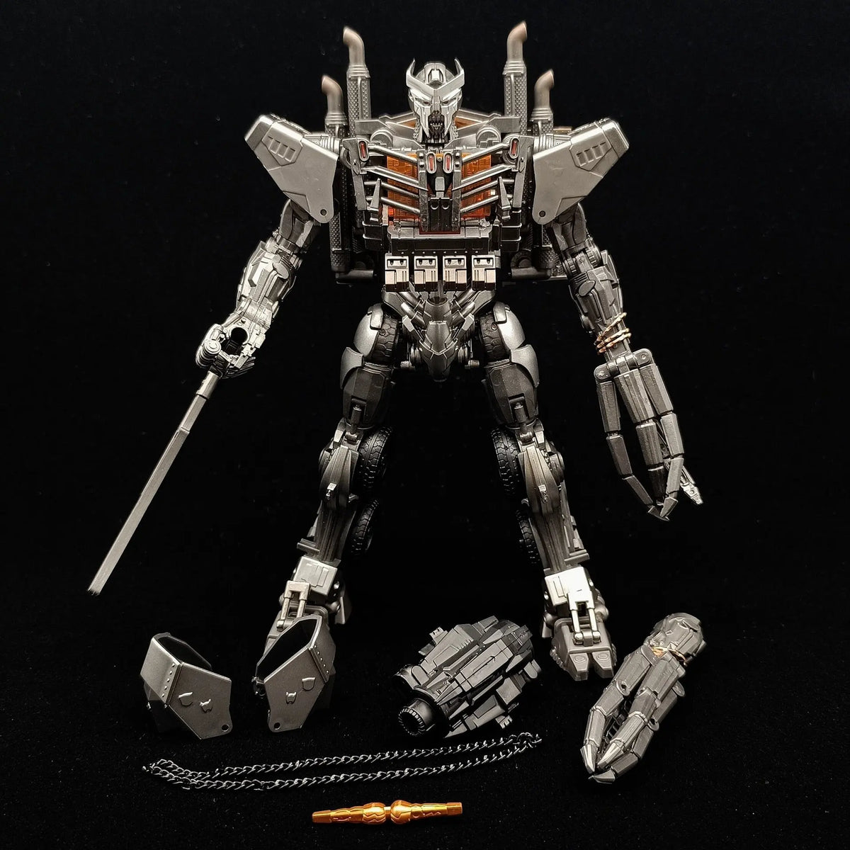 Figurina Transformers Scourge Spada alla luce TW1031 — Combattimento cromato Modalità semirimorchio