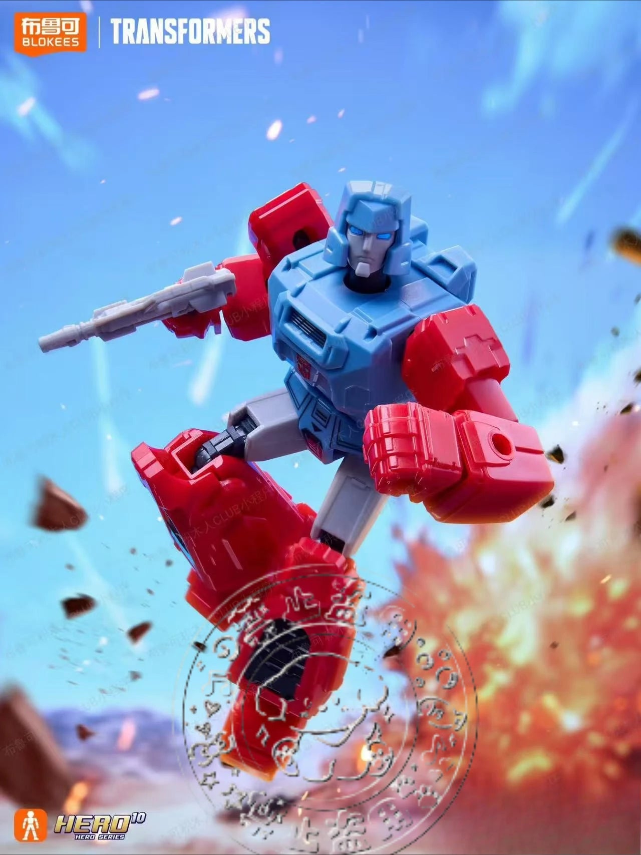 Figurina Transformers Robot blu e rosso in posizione di combattimento — Assemblaggio modulare Blokees