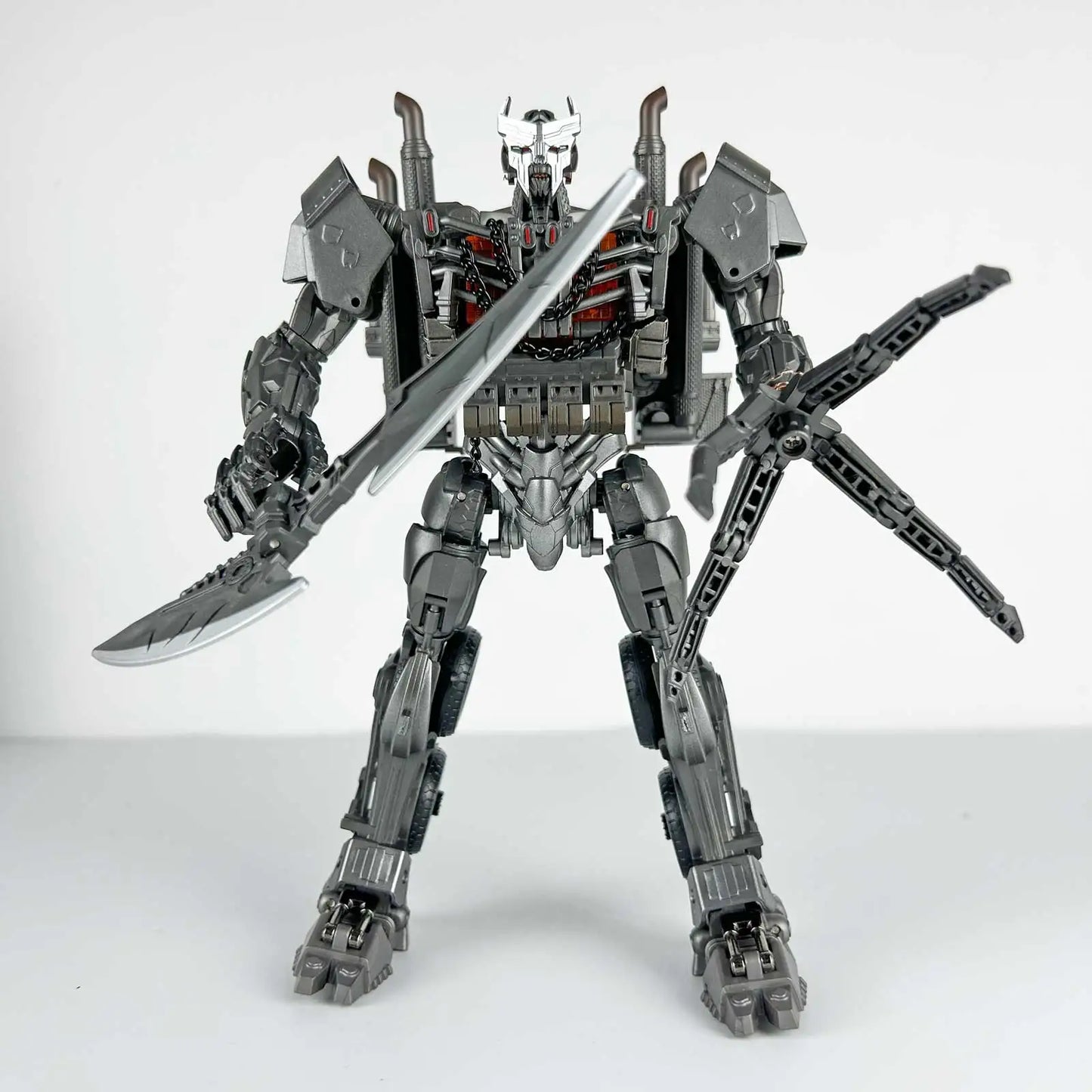 Figurina Transformers Scourge Studio Series 18 cm — Set di accessori bianchi e grigi