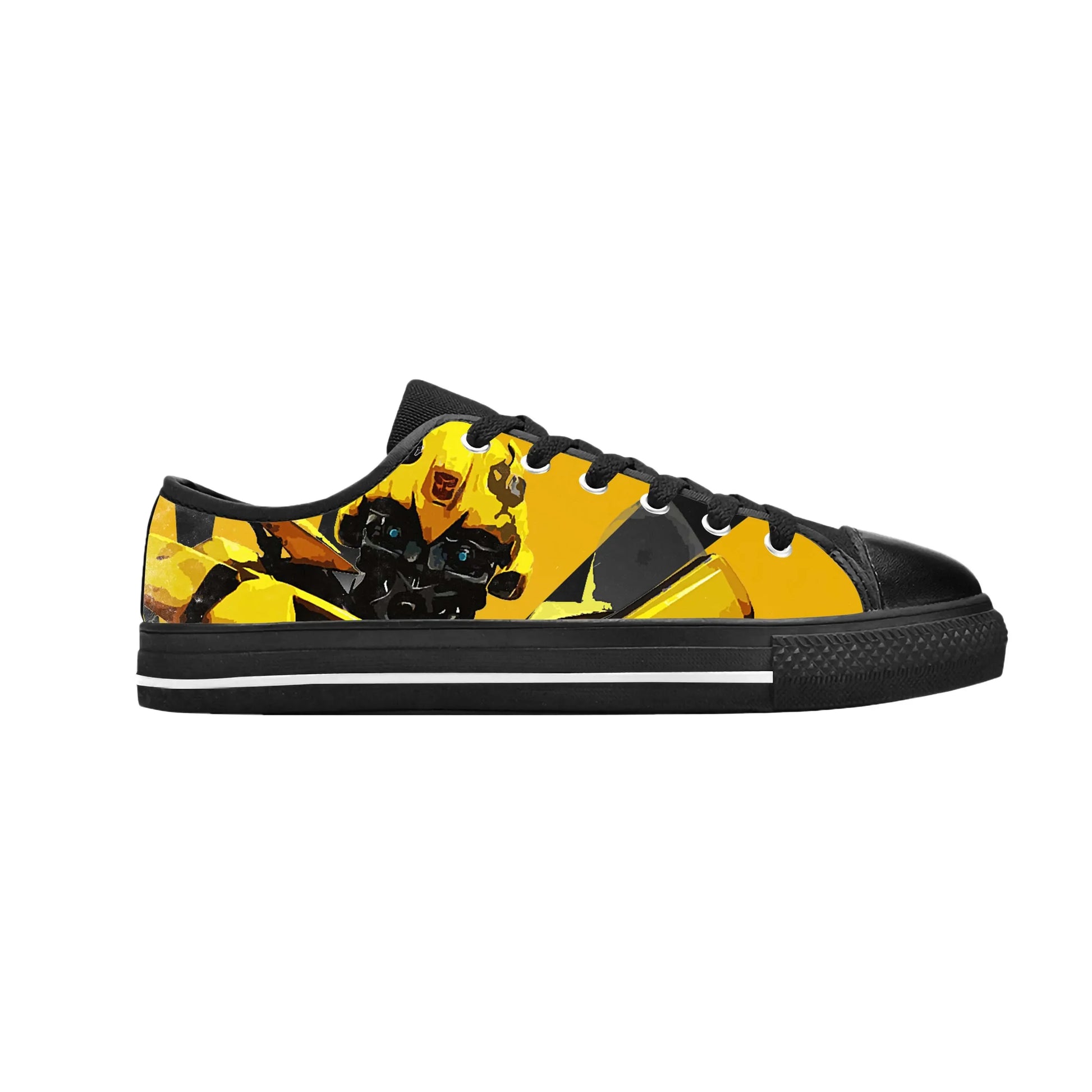 Baskets basses noires et jaunes avec motif Bumblebee stylisé, arrière-plan graphique – Transformers.