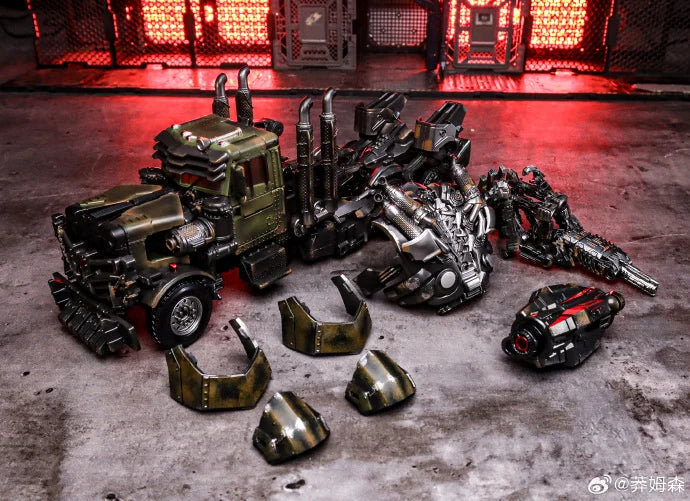 Figurina Transformers Scourge Duo Studio Series — Lega Grigia con Catene da Combattimento