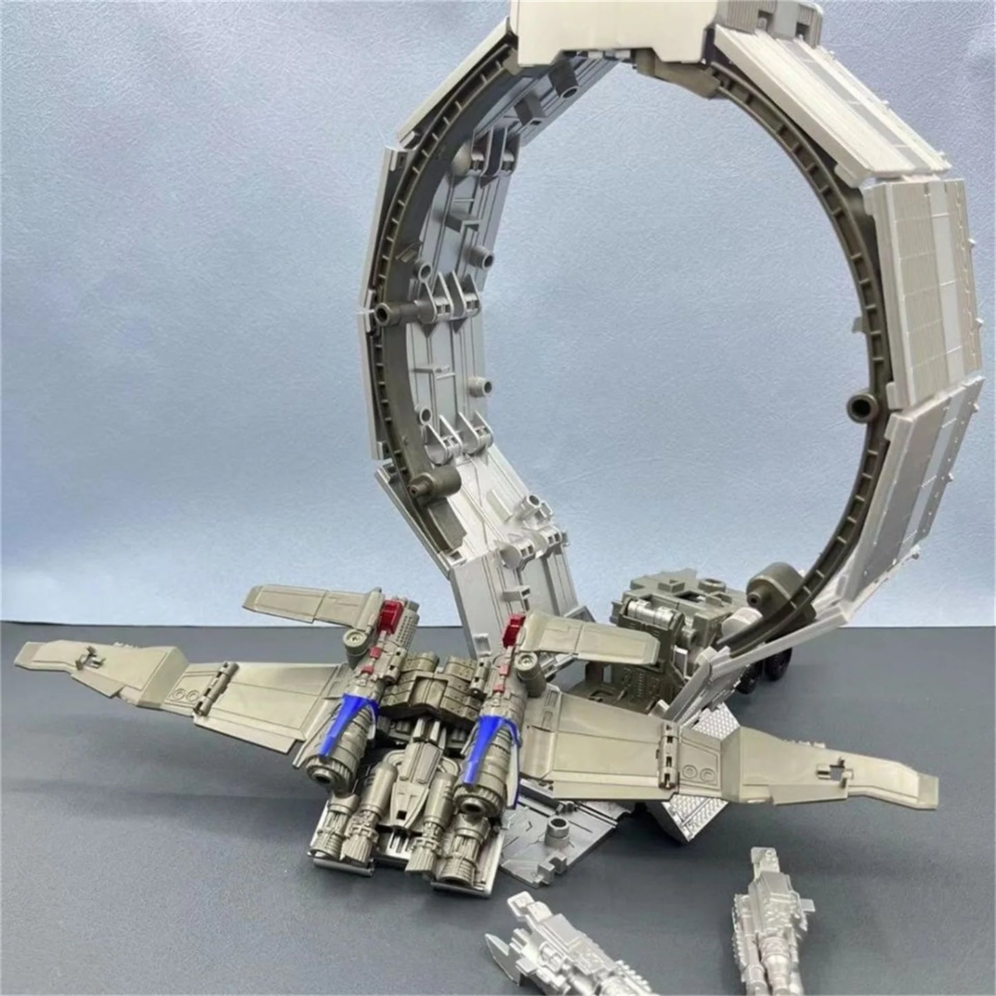 Accessorio Transformers rimorchio CY01 — Struttura argentata compatibile con TW1022