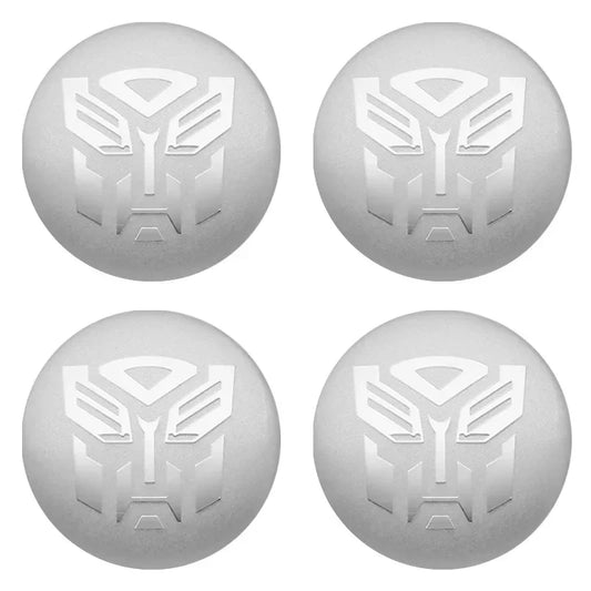 Set de quatre bouchons de valve argentés avec logo Autobot gravé, fond blanc – Transformers.