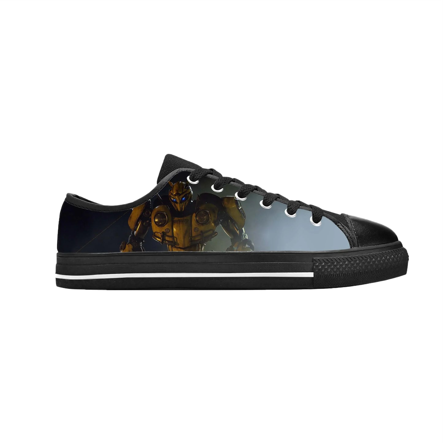 Baskets noires à motif Bumblebee jaune, posture dynamique sur fond sombre – Transformers.
