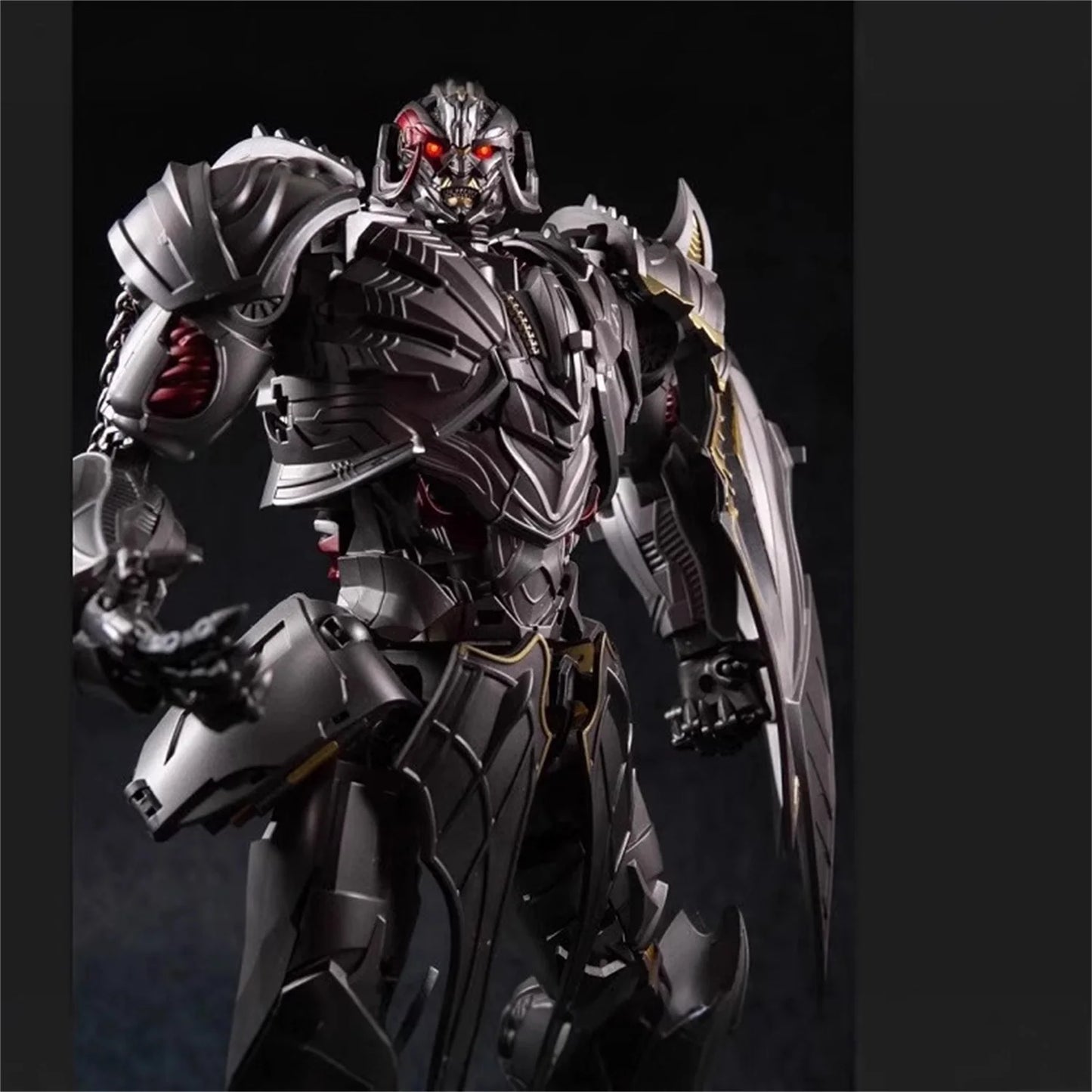 Figurina Transformers Galvatron BS02 — Drago alato cromato Versione Beast