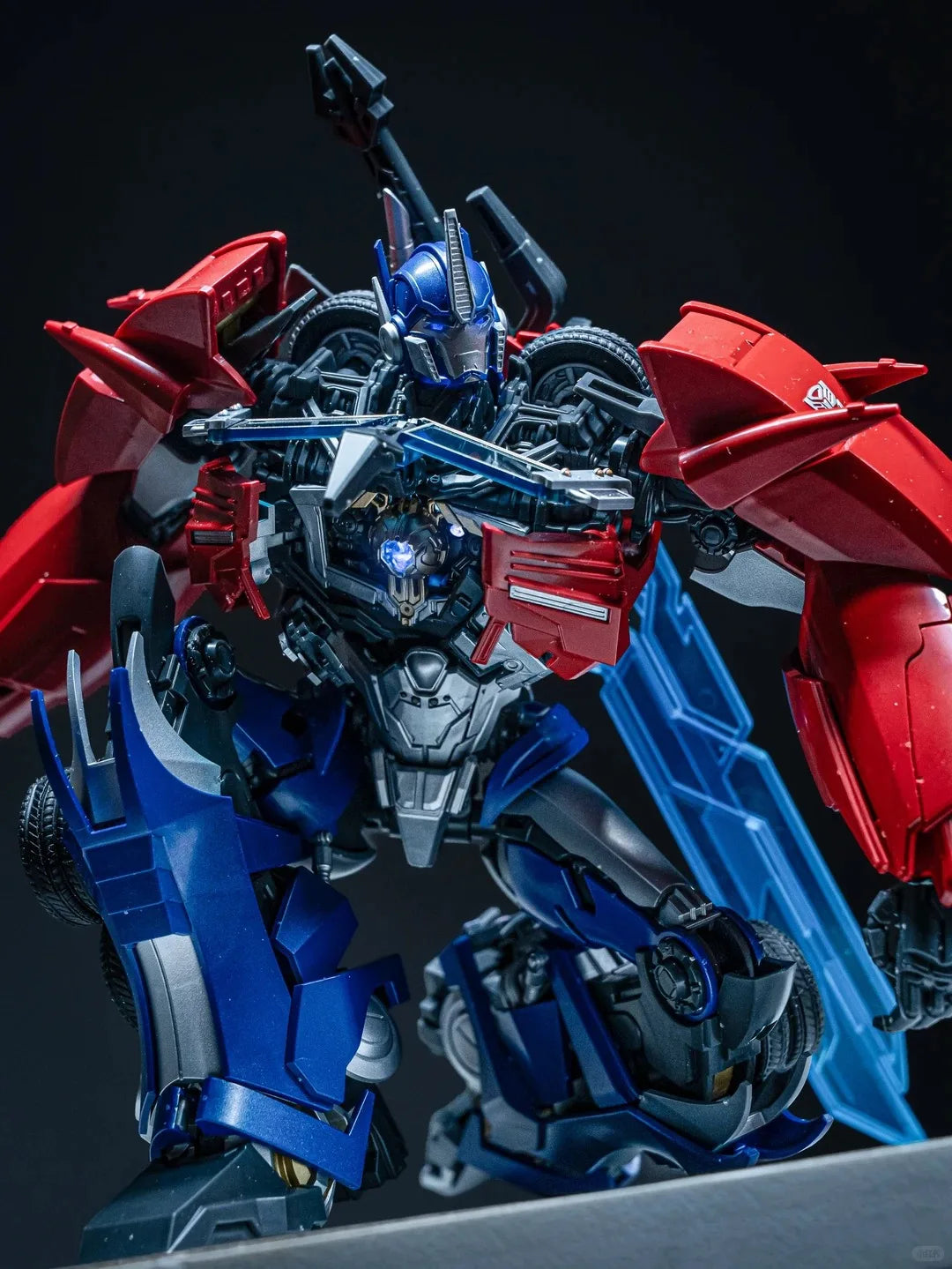 Figurina Transformers Optimus Prime TFP Blokees — Modello ad assemblaggio Prime blu