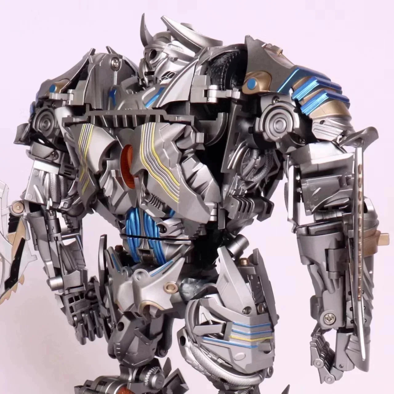Figurina Transformers Galvatron Nero FL01 — Modalità camion grigio Leader Fury