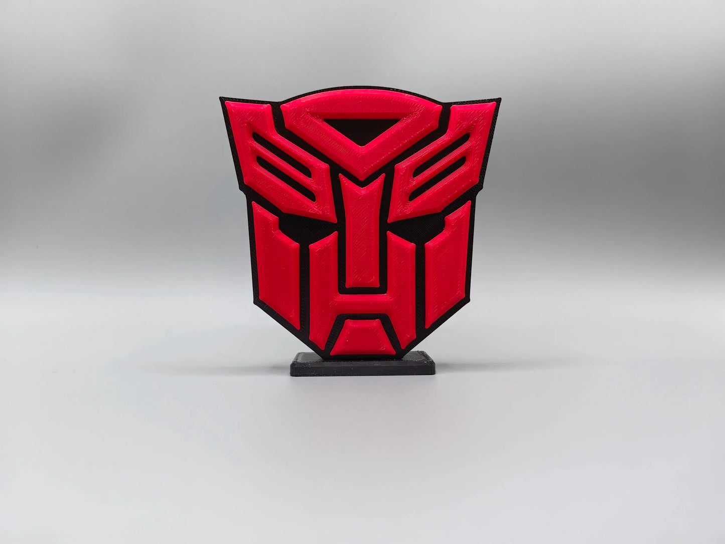 Targa Transformers con logo Autobot rosso intenso — Decorazione da scrivania a forma di scudo massiccio