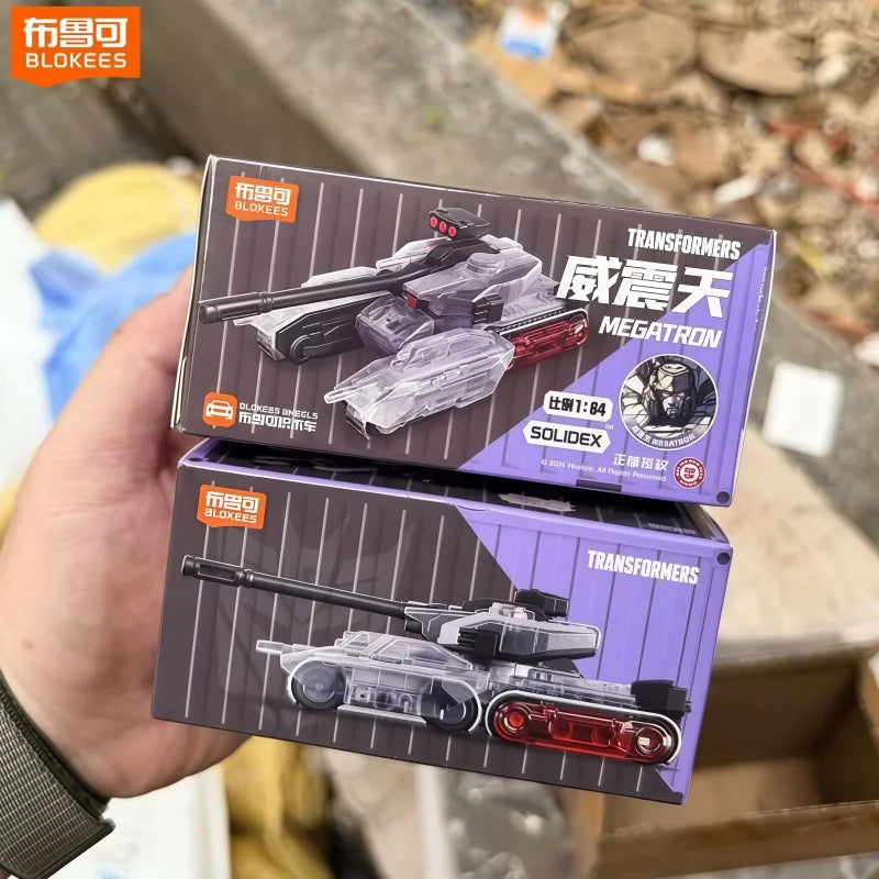 Action figure Transformers Megatron — modello articolato Blokees, carro d'assalto mobile