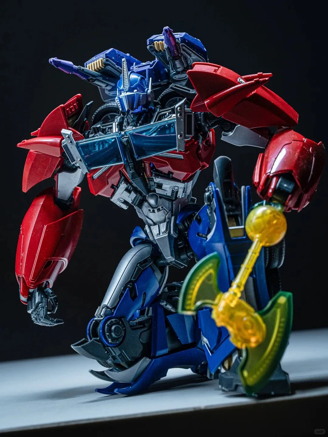Figurina Transformers Optimus Prime TFP Blokees — Modello ad assemblaggio Prime blu
